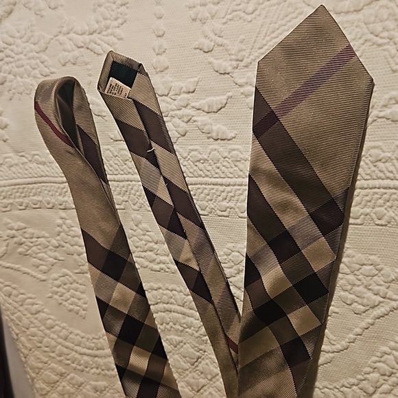 Burberry Ties - Picture 2 of 6
